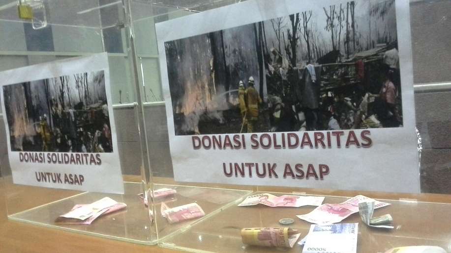 detikcom's tweet photo. 10 Jam Diletakkan, 2 Kotak Donasi Asap di DPR Hasilkan Rp 1 Juta-an https://t.co/TZkgVk9JXz https://t.co/R2Z07fe3pS