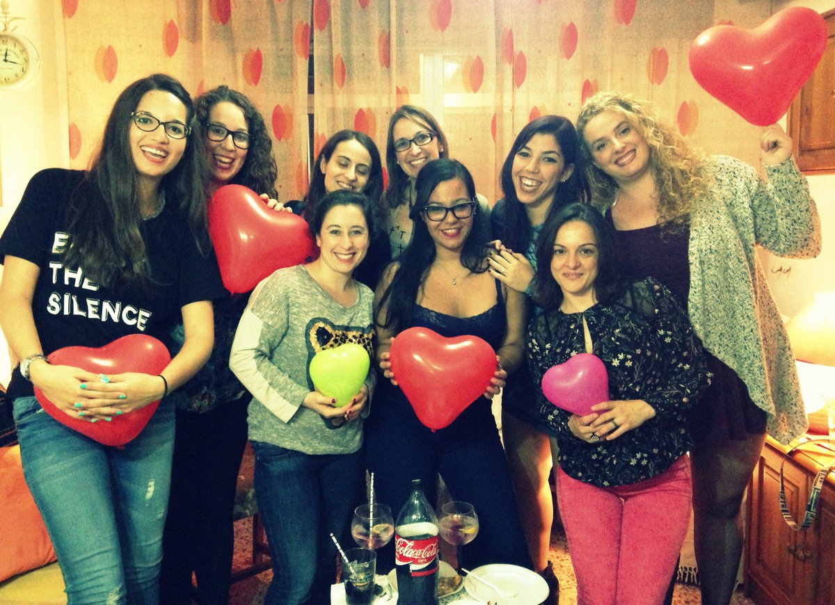solcitopereira's tweet photo. Gracias ^^ <3 mis amores #MiCumple26 @Lariuska89 @raquel_clement  #Erikuchi y todos mis sobriiinos jajjajaja https://t.co/D3EQfLMNQt