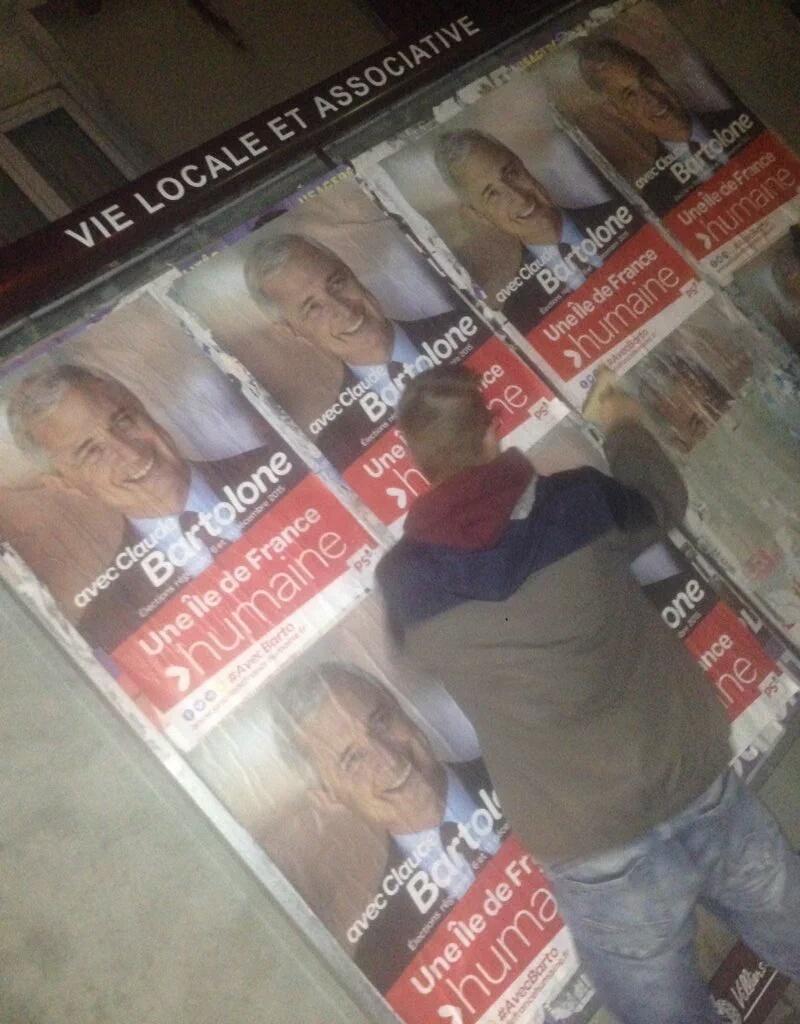 Antoine94350's tweet photo. Hier soir séance collage a #Villiers94 @PSVilliers #PRG @fredericmassot   @S_Revie @MJS_94 @Socialiste94 https://t.co/stntKRWFLk
