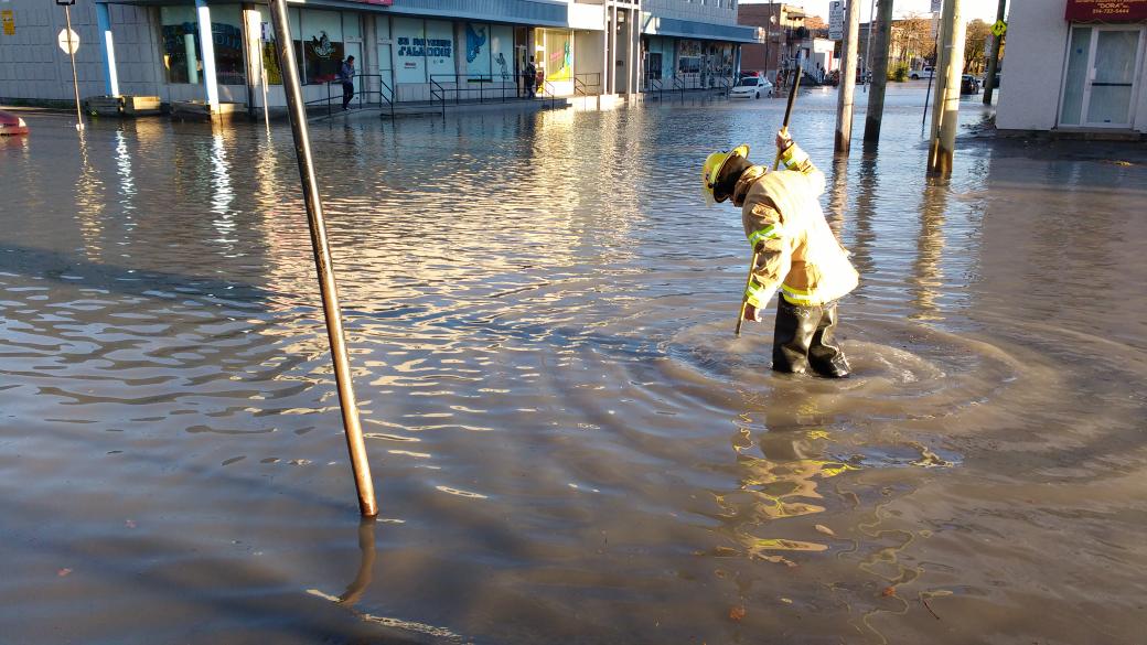 FrederiqueMarie's tweet photo. Dégâts! :-( “@philrousse: Rivière Pie-IX: 17iem Av #mtl #gravelam #Pie9 #polmtl #rcmtl https://t.co/1YfnNDQXQe”