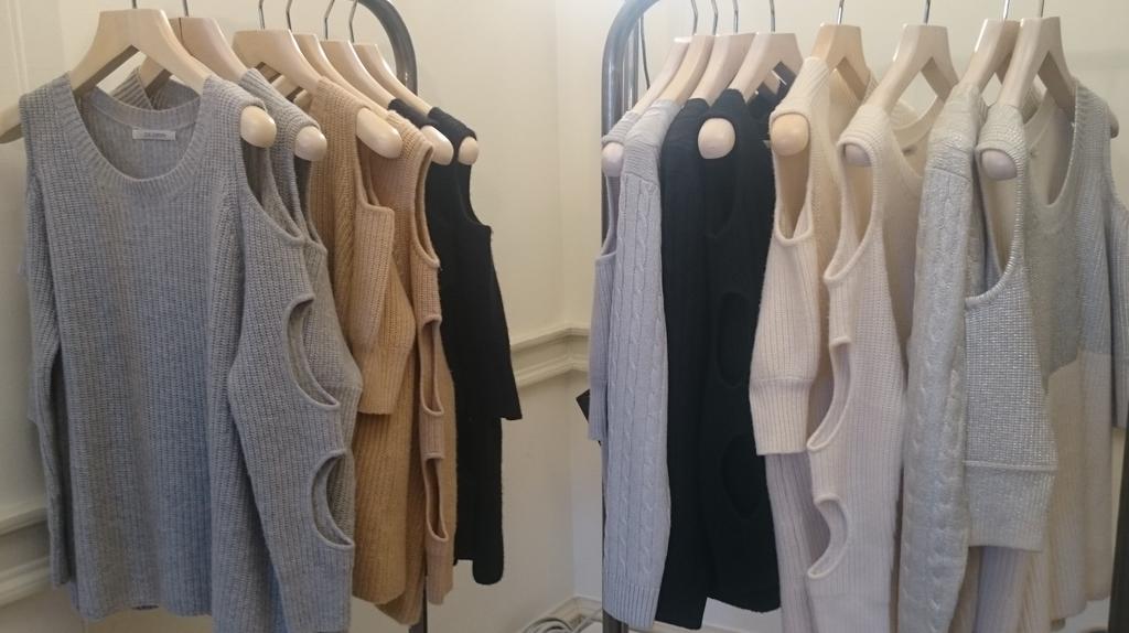 ABlushofRose's tweet photo. Be snug with the current collection @ZoeJordanStudio also 💜 the #knitlab series. #fashionnews #style #fbloggers https://t.co/kNfj6AK1SM