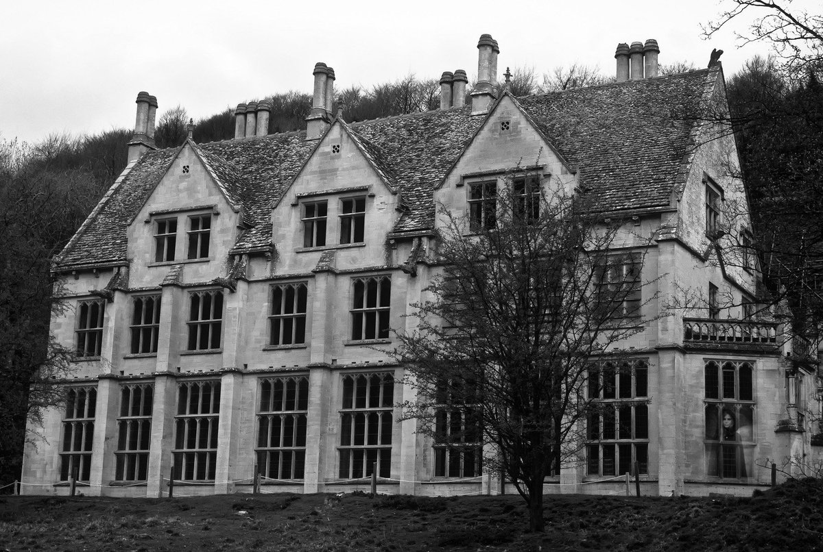 HMLandRegistry's tweet photo. Have you seen the little girl that haunts this registered Gothic mansion in Gloucestershire? #SpookyProperties https://t.co/wGziN55BEU