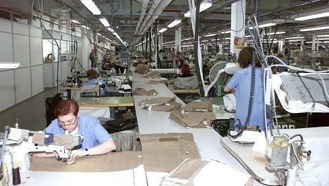 nuevatribuna's tweet photo. Mujeres deben trabajar 67 días más para ganar el mismo #salario que un hombre @nuevatribuna https://t.co/wOf16JX6B2 https://t.co/CCM7Rj4Gvi