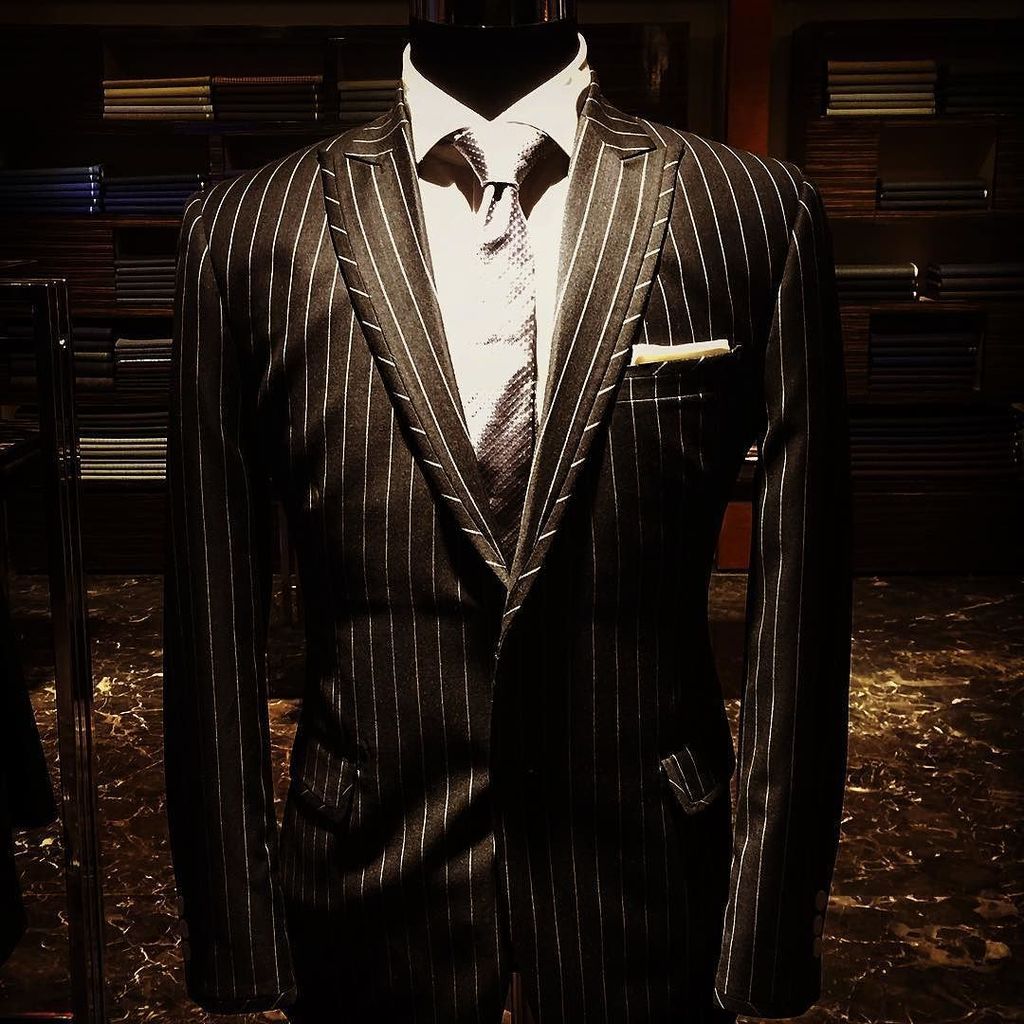 clino_ch's tweet photo. Dark assassin ......messing up with classics! #sbj #sartorialist #sameergandhi #bespoke #b… https://t.co/TiSXYWNnUG https://t.co/R3F69QpdcD