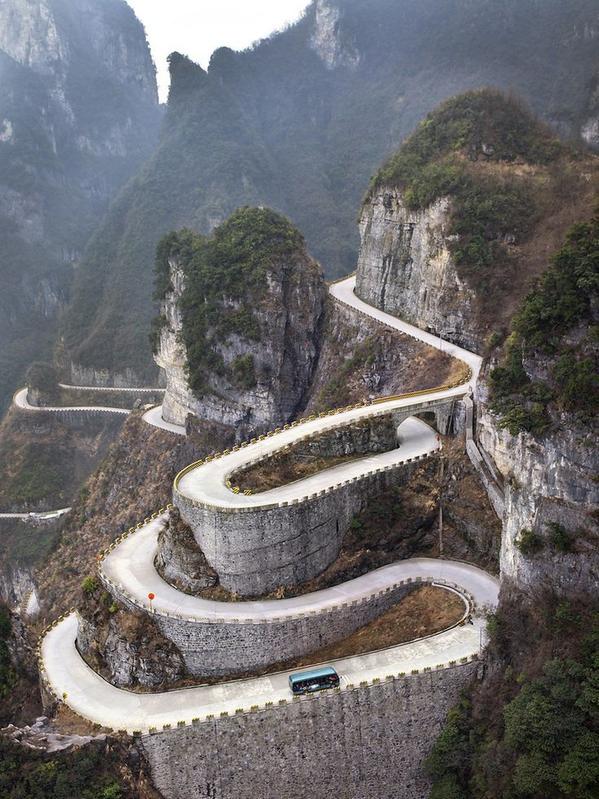 TourismPlan's tweet photo. Photo of the Day: Hairpins, Tianmen Mtn., China via @Earth_Pics https://t.co/obwcPMunTx