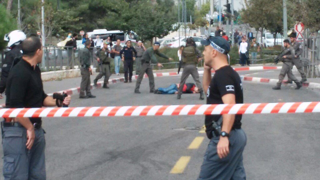 UnitedHatzalah's tweet photo. United Hatzalah volunteers treating injured at terror attack at Ammunition Hill this Friday afternoon Jerusalem. https://t.co/YEXSgObQ34