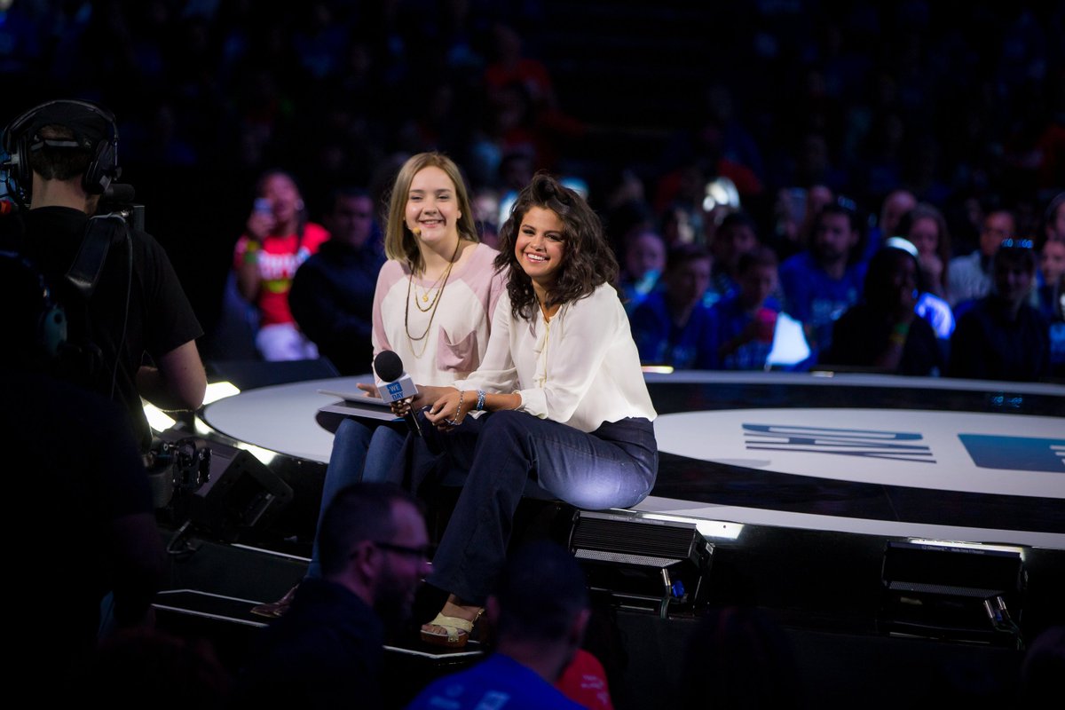 BogatiSabin's tweet image. On stage at #WeDay Microsoft #YouthSpark Star @abril_vela teaching @SelenaGomez to code! #HourOfCode #YouthSparkStar