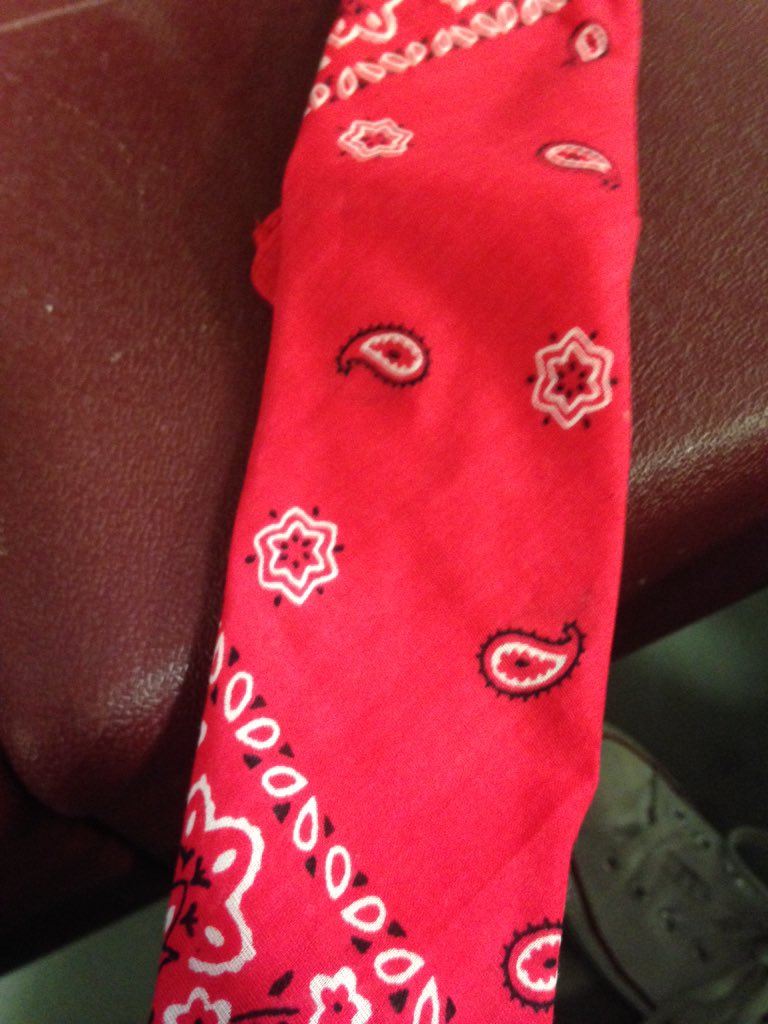 cydneyntraylor's tweet photo. is this pink or red send help #lol #pinkorred #swag https://t.co/cAfNQorrDu