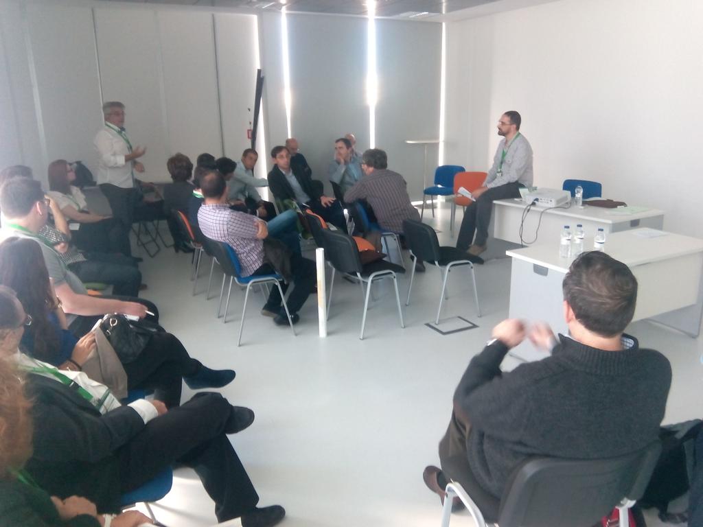 AGE_2015_Zgz's tweet photo. Sesión debate linea 4 #AGEzgz https://t.co/Syy9tok5wt
