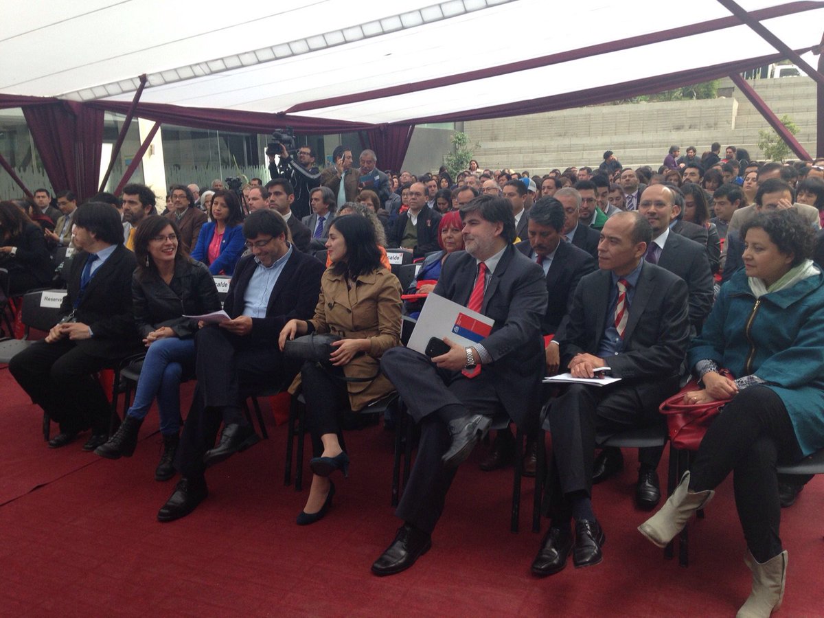 ministeriosalud's tweet photo. Subsecretario @jaimeburrows participa en seminario Creando Farmacias Populares con más de 100 alcaldes y sus equipos https://t.co/v6ywxpC0lK