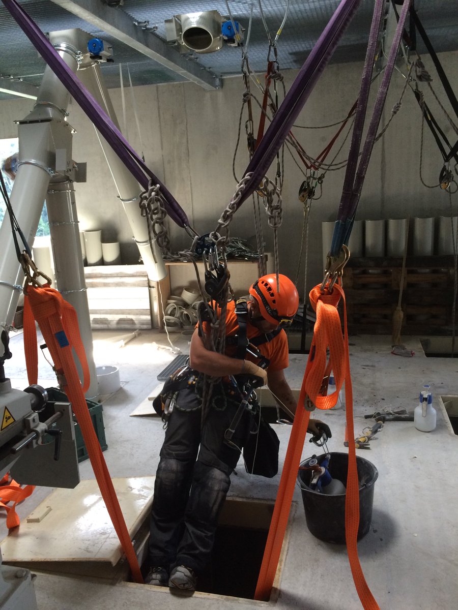 AcroJdl's tweet photo. Le chantier UFA est fini: contrôle des joints intérieurs des silos à grain https://t.co/6j5tnvlYca