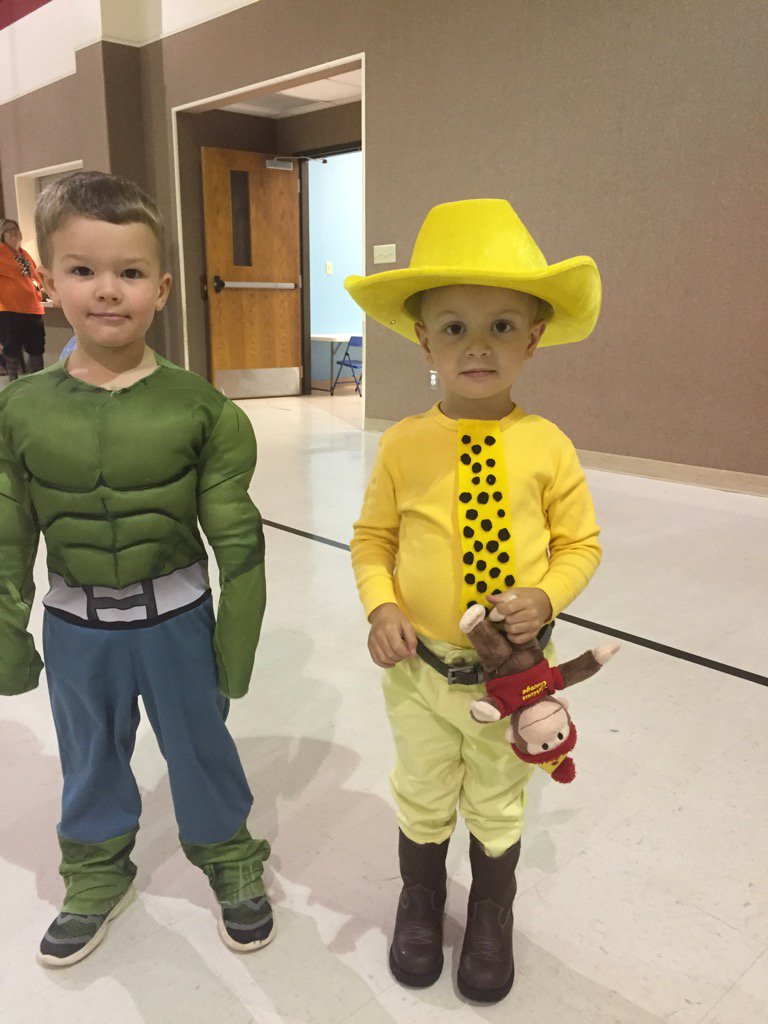 hudsontheodore's tweet photo. Hulk smash? No, Hulk photobomb! https://t.co/KAInkE1qHe