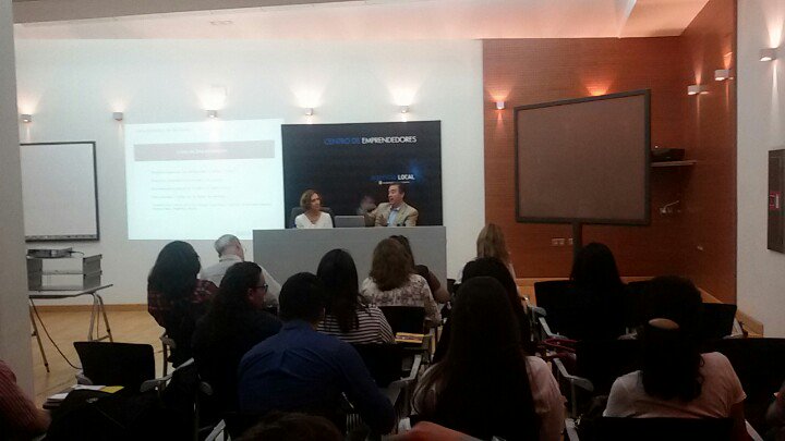 AlicanteGlobal's tweet photo. @josevilar2 presenta las líneas más interesantes de # Ivace #internacionalizacion @alicanteglobal @impulsalicante https://t.co/B9UtQjvXXQ
