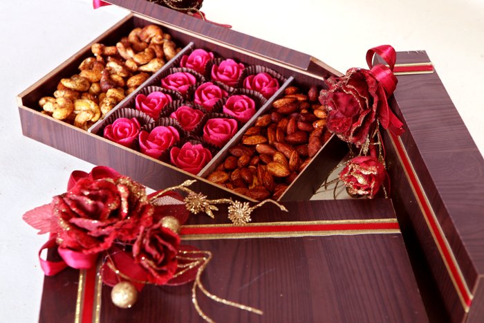 nidhibhageria's tweet photo. Celebrate this #Karwachauth with mouth watering committed flavor of #celestechocolates #misht #bond #faith #love https://t.co/Oh84GM7j19