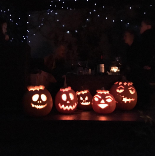 VogueFrance's tweet image. Celebrate #Halloween in #model style as the Vogue girls share their holiday on @instagram​: voguefr.fr/ModelHal