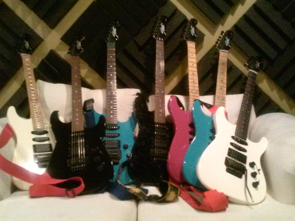 KHDunhamMusic's tweet photo. My kids! #fenderHM https://t.co/4GgfTizrXq