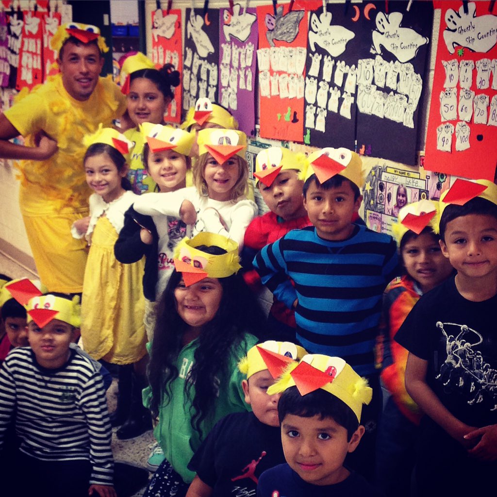 Make way for ducklings! First grade dressed up as a book character. We're quacktastic!@GuilfordEle #ggators16