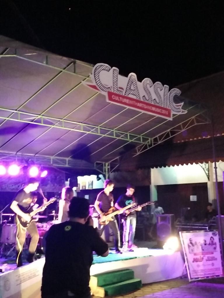classicarnival's tweet photo. Now on stage, Eclipse Band! Asik asik gabung yuk sama kita di pra event #ClassiCarnival2015 https://t.co/by1tTC8QOY