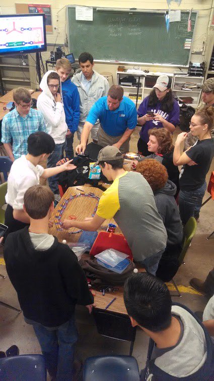WeBuildSuccess's tweet photo. UTI visiting auto 2 working with circuit boards https://t.co/OBsG33CIzq