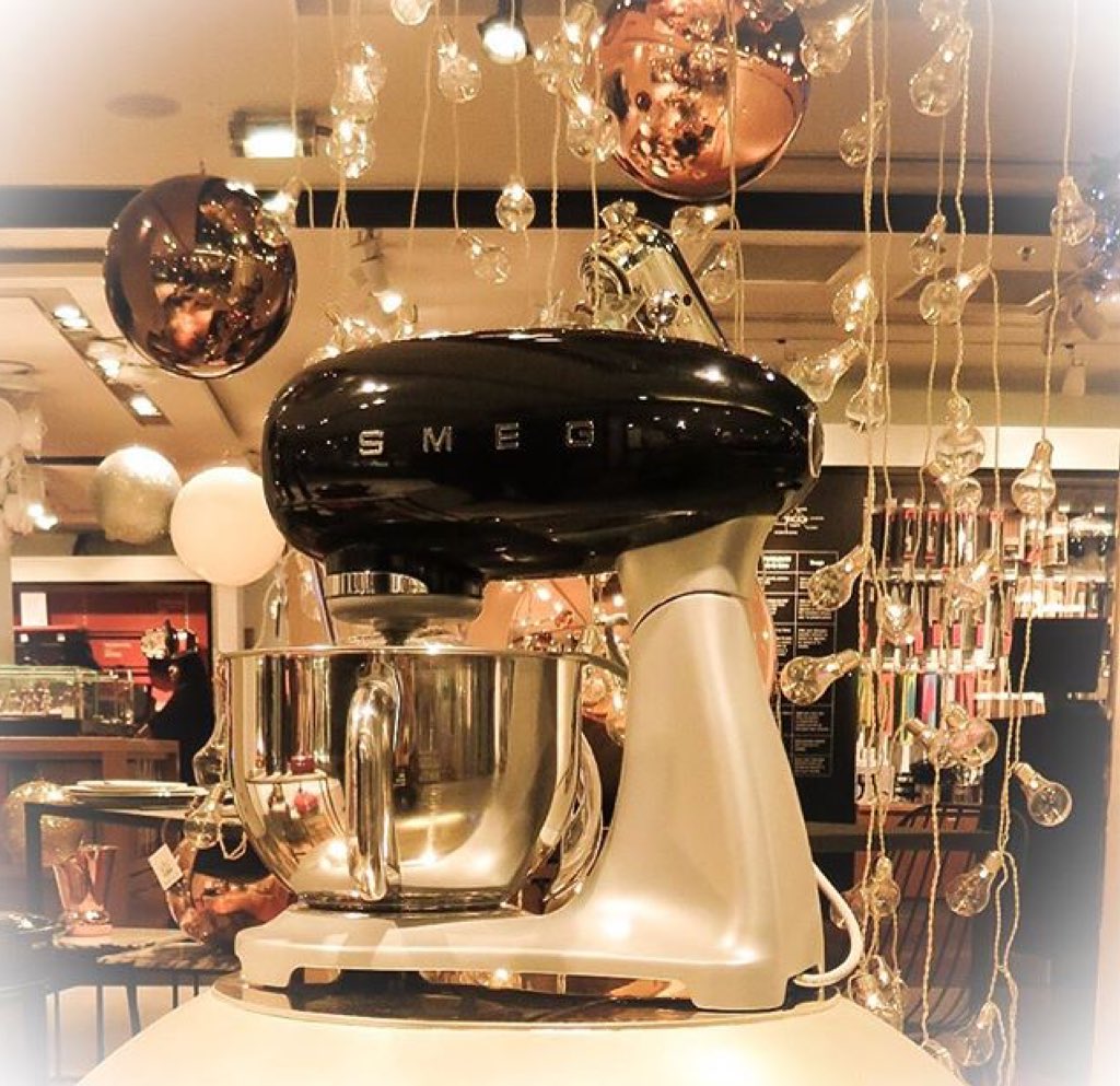 Smeg50S's tweet photo. Gespot @ #lafayette #Paris Geweldig #cadeau idee voor #Sinterklaas of #Kerst kijk snel op https://t.co/42lw21njLj https://t.co/ykW1ehuQuk