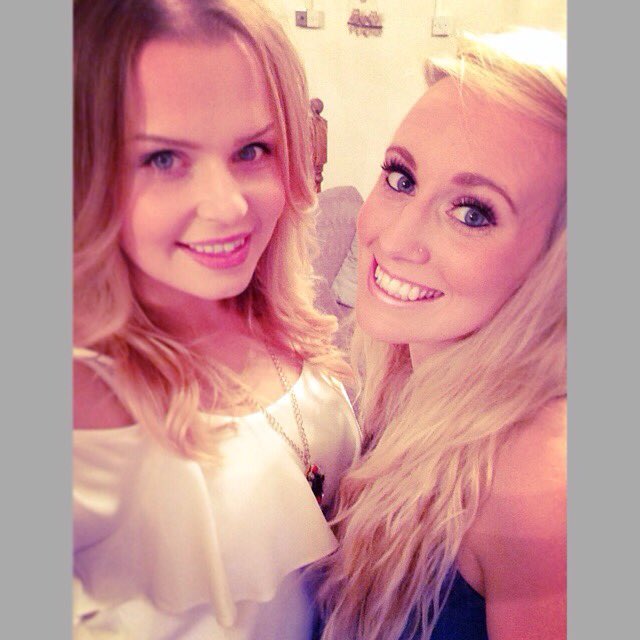 EmmaJLockwood_1's tweet photo. Madness with @amiedevon LOVE HER #karaoke #fakecocktails #porno #dancing #pizzaexpress #wine #laughs #besties 🍾💋💛😘 https://t.co/hnNmMdH6sE
