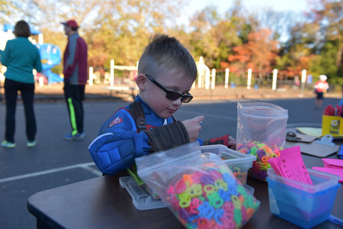 FlorisSchool's tweet photo. A beautiful chilly morning for #RunFlorisRun - Halloween-style! https://t.co/Ovg2UTUw2E