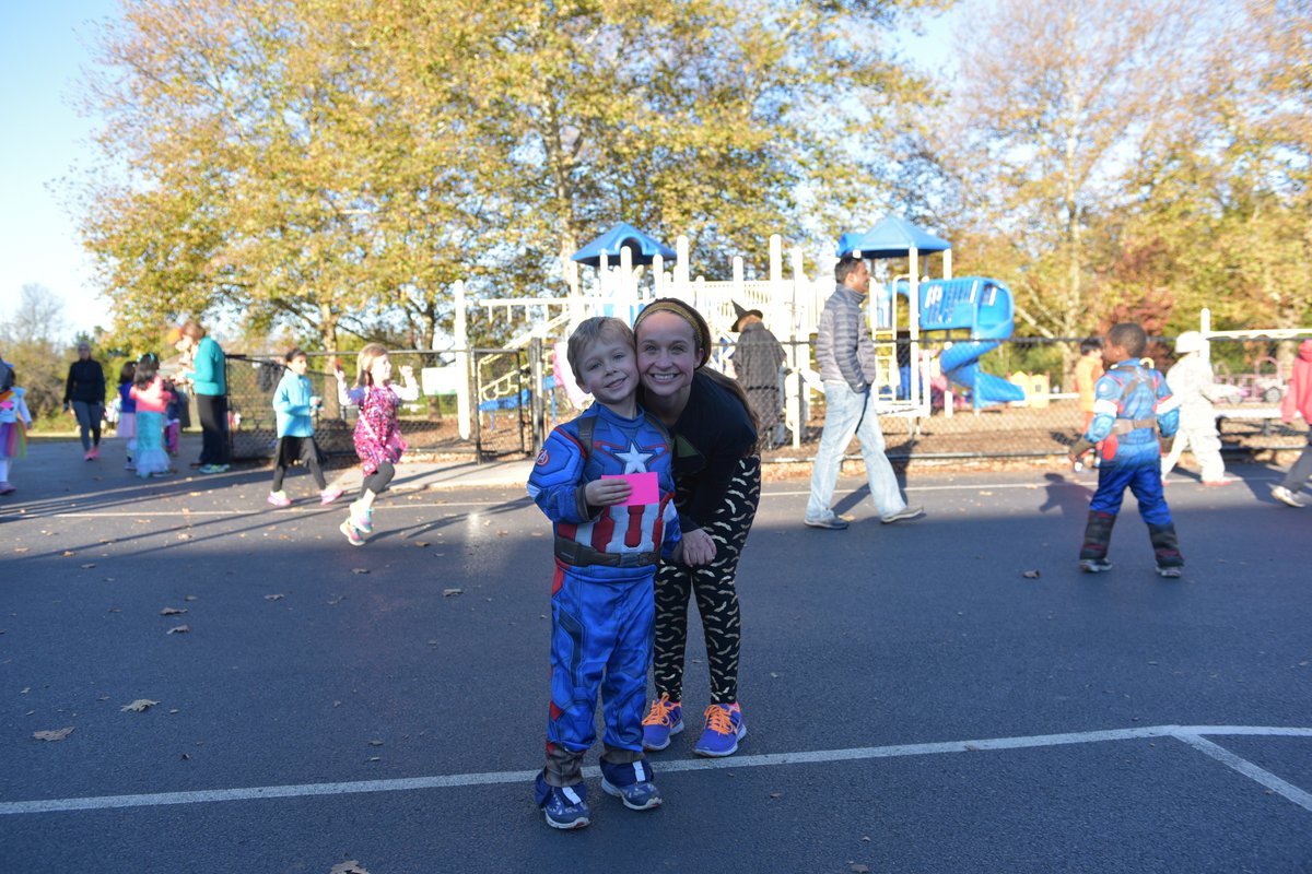 FlorisSchool's tweet photo. A beautiful chilly morning for #RunFlorisRun - Halloween-style! https://t.co/Ovg2UTUw2E