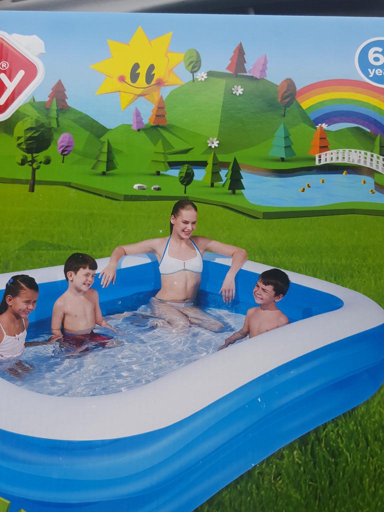 carouselfest's tweet photo. Paddling pool...in October??? What could we have in store tonight #halloween #PartyHard  #fun&amp;games https://t.co/BhtRKd9lZ4