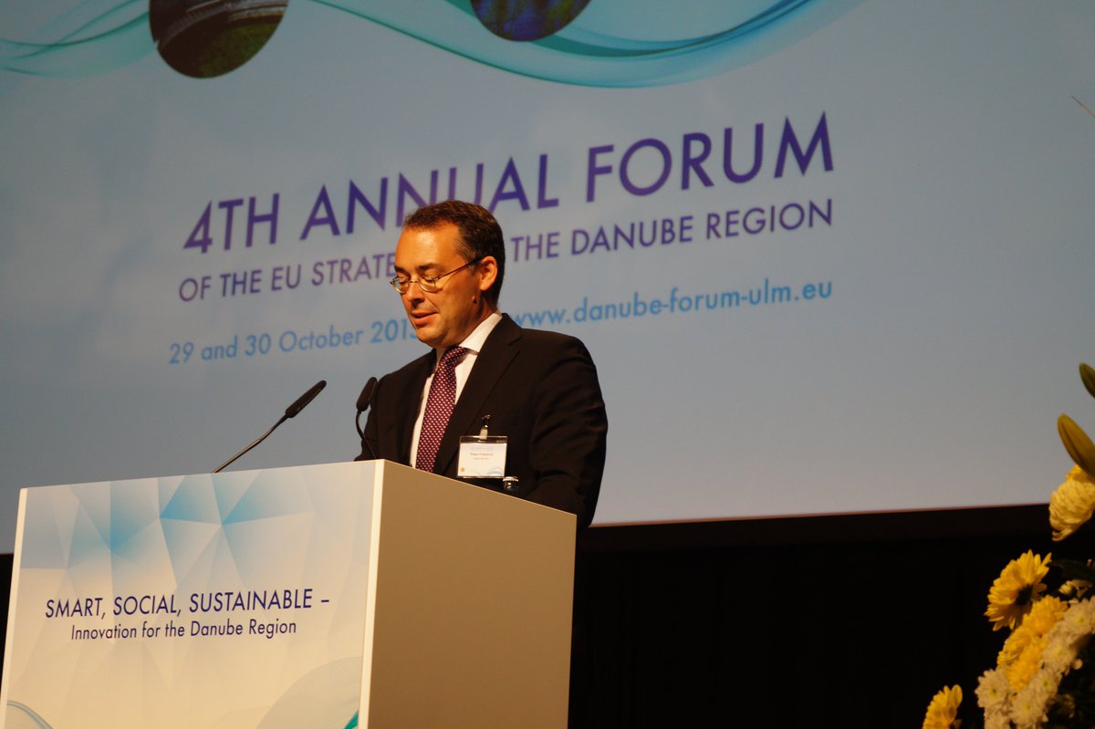 danubiz_eu's tweet photo. @PFriedrichBW deutete zu den 1100 Gäste des #EUSDR Forums, dass "die nationale Programme sich europäisieren müssen" https://t.co/VZMC75DSrG