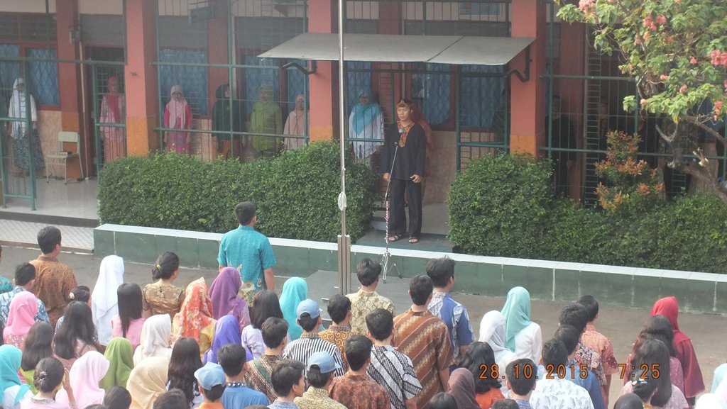 OSIS_SMAPI3's tweet photo. Upacara Hari Sumpah Pemuda #laterepost https://t.co/3K6MqLaaTO