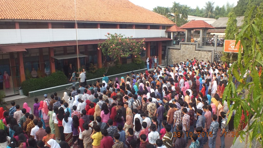 OSIS_SMAPI3's tweet photo. Upacara Hari Sumpah Pemuda #laterepost https://t.co/3K6MqLaaTO