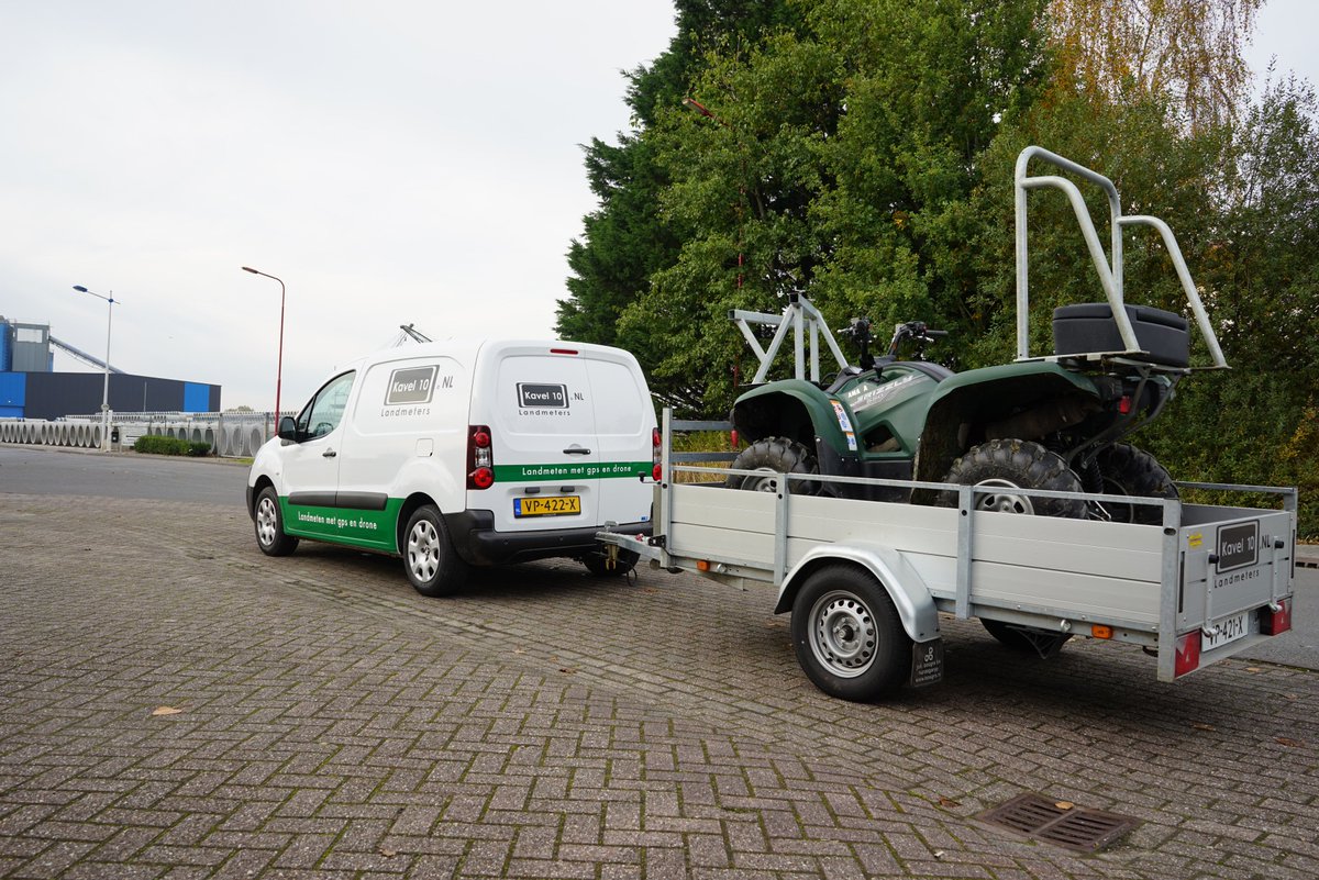 Kavel10's tweet photo. Onze combi staat er weer netjes voor met de nieuwe bestickering! #Kavel10 #Dok23 https://t.co/dxy9PNtt96