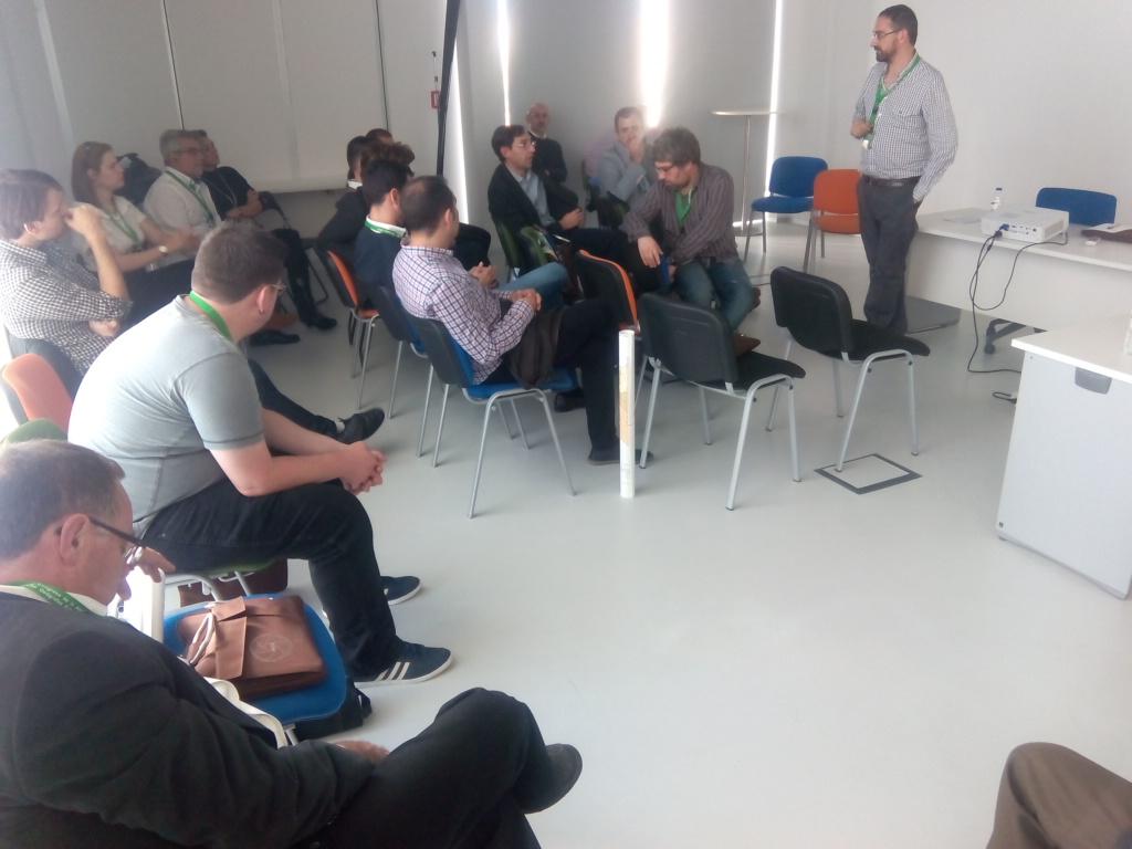 AGE_2015_Zgz's tweet photo. Interesantes reflexiones sobre la docencia de Geografía y su futuro. #AGEzgz https://t.co/OEZNdK79c1