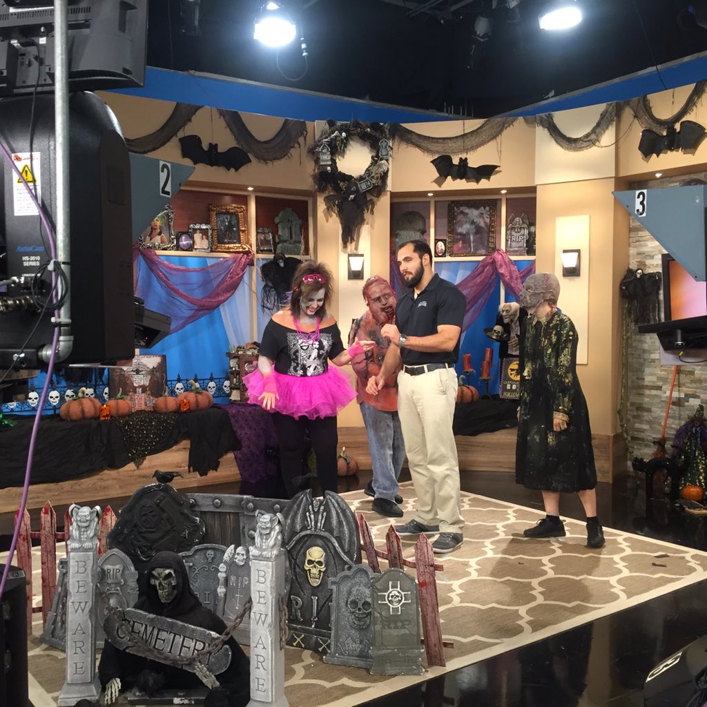 howloscream's tweet photo. On @WTSPStudio10 this morning for their #Halloween show! #evilunearthed #HowlOScream https://t.co/NHmOb18Kv6