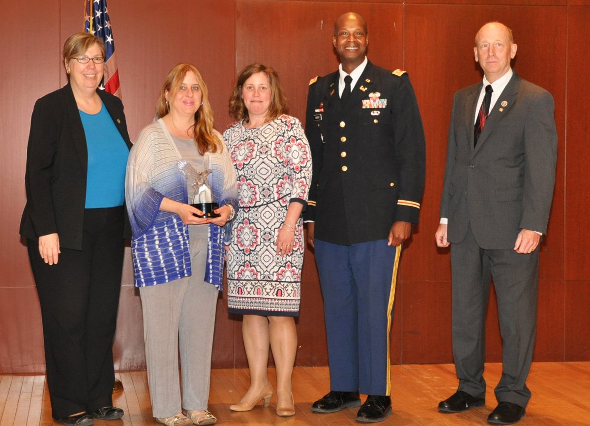 USACE_NY's tweet photo. District employee wins service commitment award.https://t.co/5mhb3eafpt #USACE #HQUSACE https://t.co/hupZtmmE9G