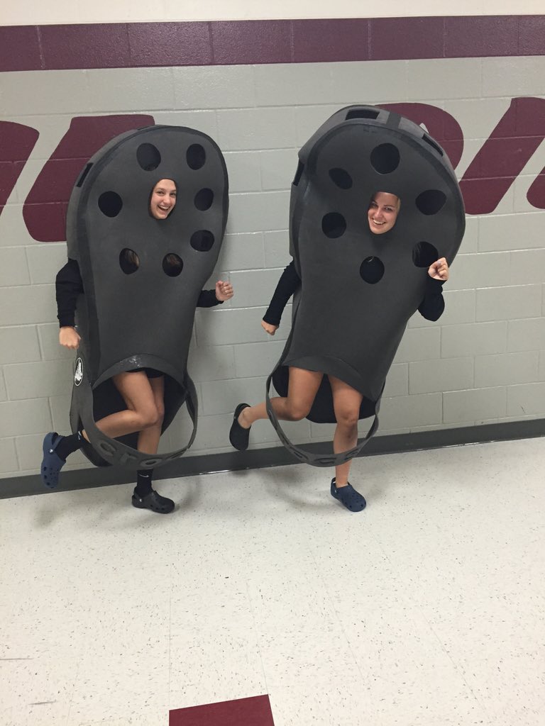 kelseybelch's tweet image. Happy croc-o-ween!!🌚🎃💛