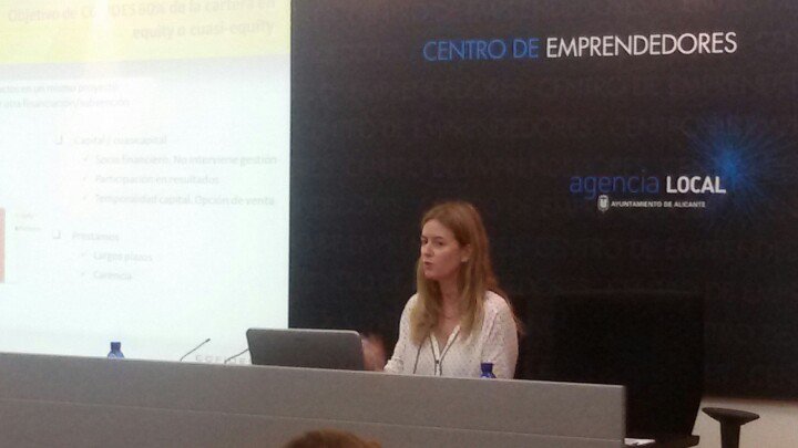 AlicanteGlobal's tweet photo. Teresa Madrigal presenta la #financiación de @cofides en @alicanteglobal https://t.co/UEyeAei2OL