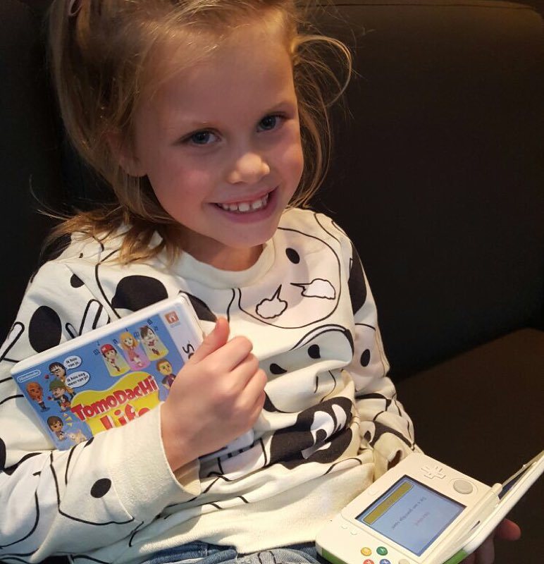 Johnheitinga's tweet photo. Jezebel zit helemaal in haar eigen virtuele wereld!
#3ds #nintendo #game #mii #tomadachili… https://t.co/hUSlXvAhKc https://t.co/yivyYCbEac