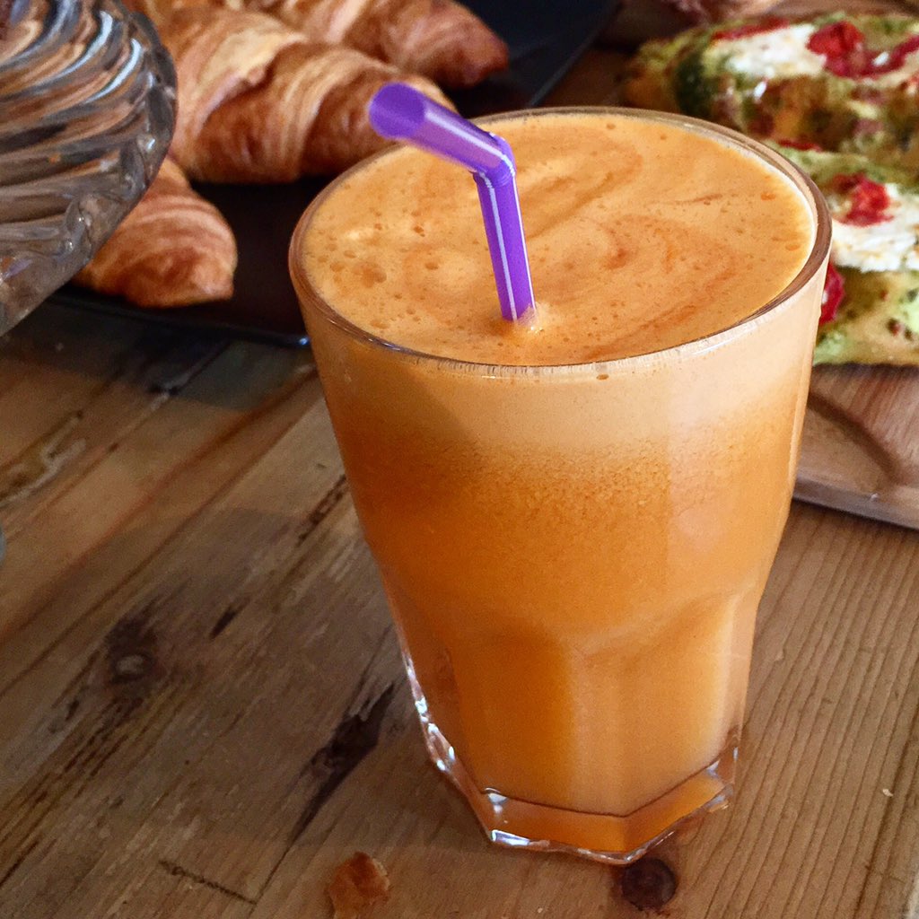 BMahari's tweet photo. fresh #juices at #artnouveau #brixton.Here we have the #Detox a #delicious #blend of #carrot#apple#ginger and #lemon https://t.co/DqzD6XOhOO