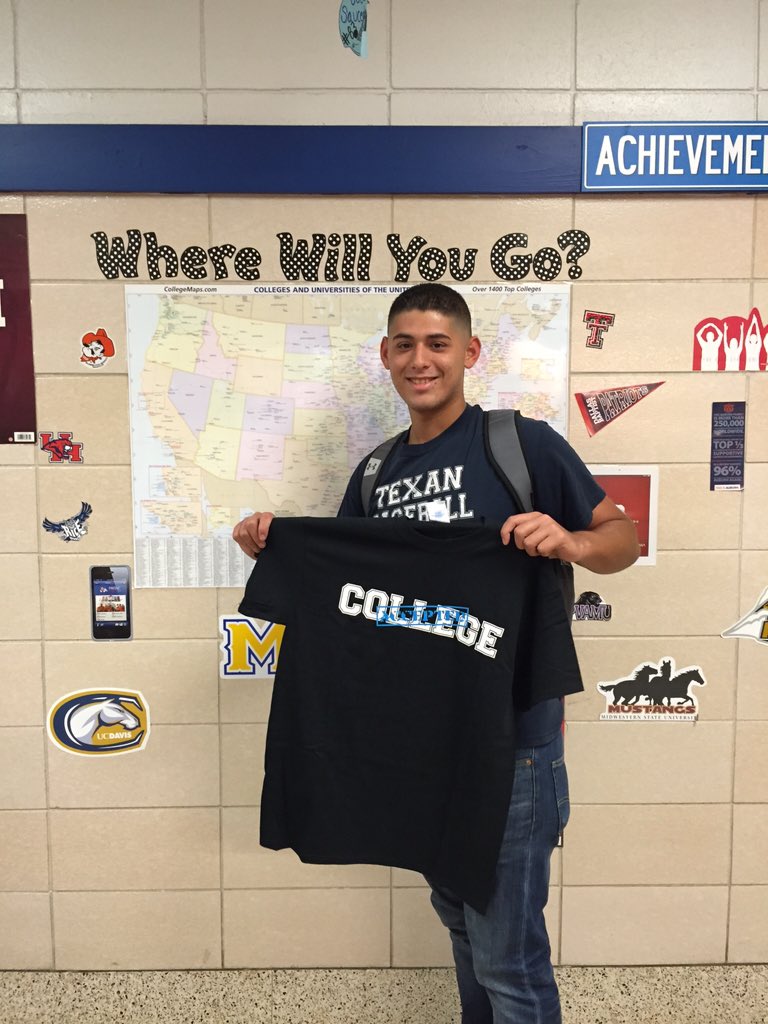 RayburnU's tweet photo. Congrats Mauricio- University of Houston #GoCoogs https://t.co/lUBuWacw92