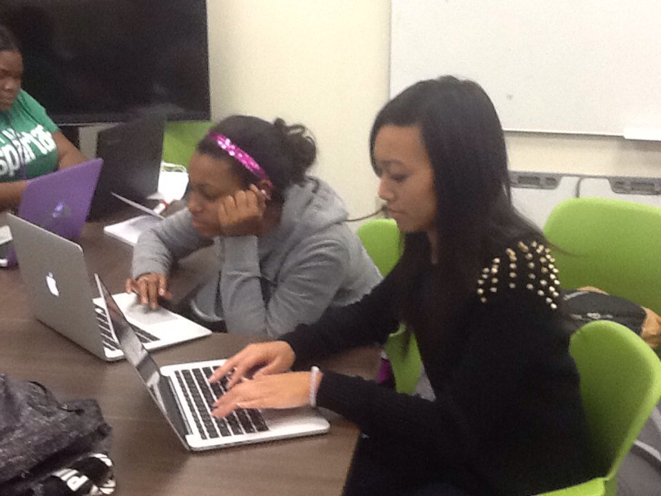tthomasuscu's tweet photo. Using @blendspace and @googledocs to explore #infographics in #SEGL101. #activelearning #su2sup #qepfdi https://t.co/Cjv0ibRxG1
