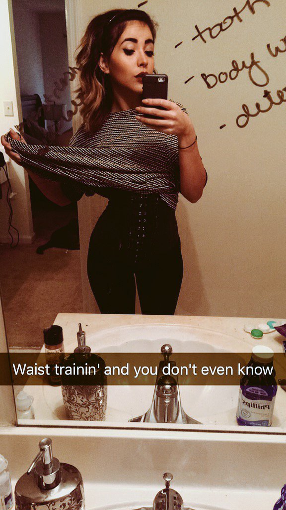 michellereyna's tweet photo. waist training and you don't even know. 🙅🏽 #gettingtiny #lilwaist https://t.co/CLtcHiXbEd