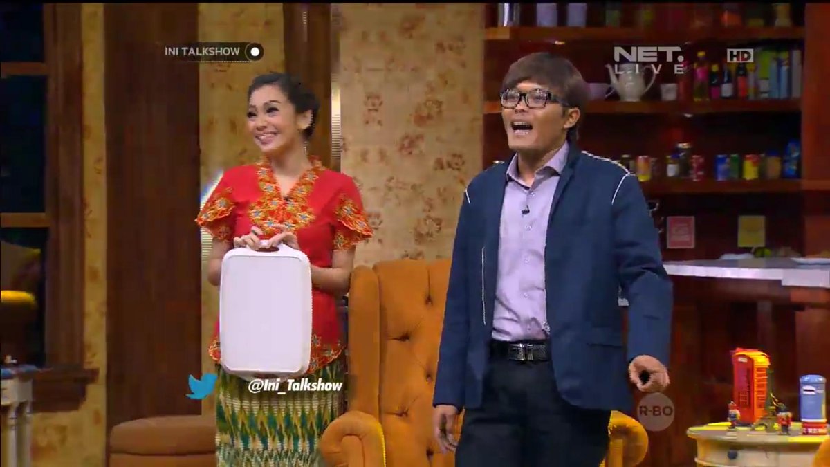 Duosolpet's tweet photo. Aduhai aduh enaknya somai isi buatan neng @mayaseptha waahh ada lagu baru lagi kereen @newsuleprikitiw @Ini_Talkshow https://t.co/XCyBYrRE2q