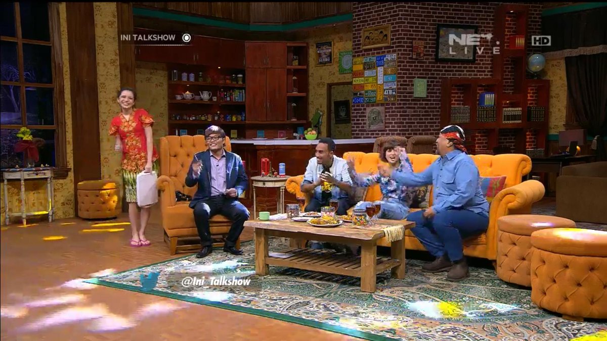 Duosolpet's tweet photo. Aduhai aduh enaknya somai isi buatan neng @mayaseptha waahh ada lagu baru lagi kereen @newsuleprikitiw @Ini_Talkshow https://t.co/XCyBYrRE2q