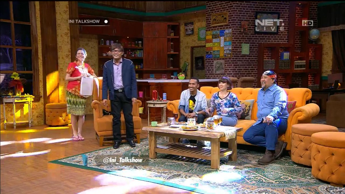Duosolpet's tweet photo. Aduhai aduh enaknya somai isi buatan neng @mayaseptha waahh ada lagu baru lagi kereen @newsuleprikitiw @Ini_Talkshow https://t.co/XCyBYrRE2q