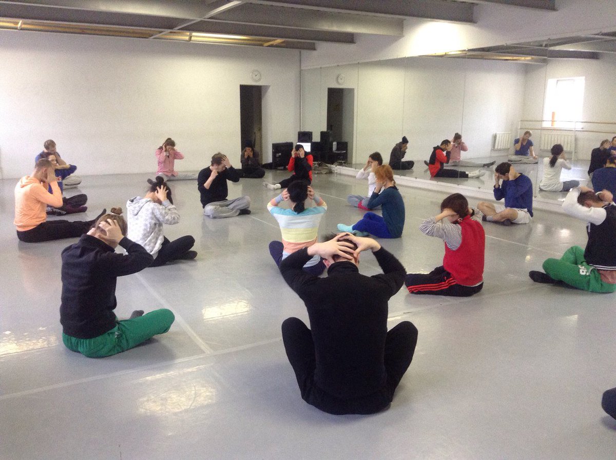 В театре «Балет Москва» прошли мастер-классы танцовщиков Hofesh Shechter Company.