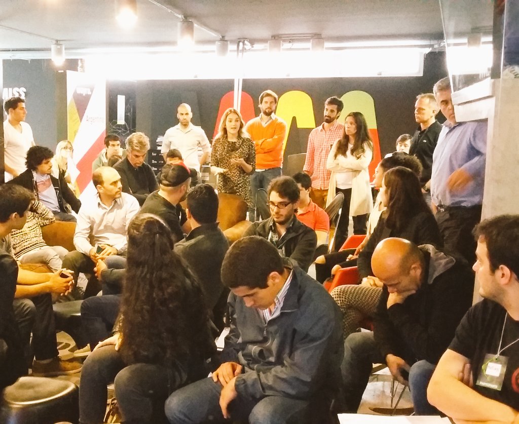 lean_motion's tweet photo. Segundo dia, preparativos antes de salir del edificio a validar !! #LSMBA #leanstartup https://t.co/jLCkM1SAUM