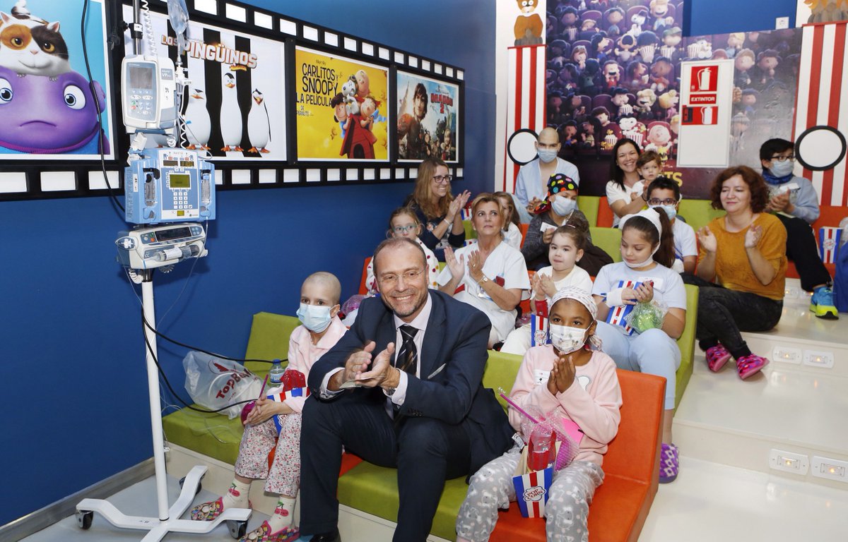 ComunidadMadrid's tweet photo. El Hospital Gregorio Marañón abre la 1ª sala de cine infantil para los niños ingresados https://t.co/kA9FimnNDW https://t.co/CLAVShwETj