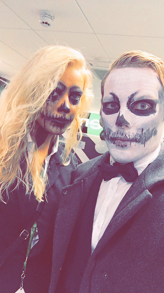 ignasgut's tweet image. Customers are loving our scary faces today!! #greatvibe @ERAC_Jobs @JefferyLovejoy1 #Sc29 #spooky