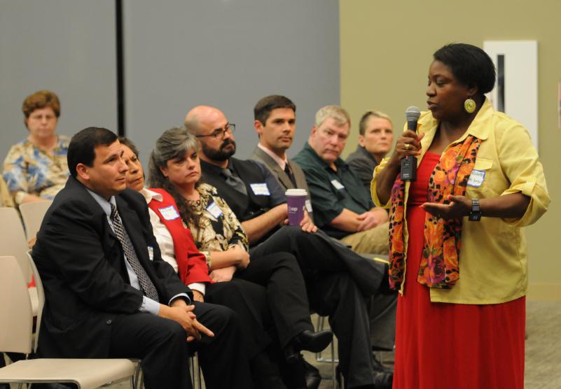 TheRecorderNews's tweet photo. Candidates weigh in on diversity, education and drugs at final Greenfield Votes forum. https://t.co/peJNpivEsY https://t.co/NALj9QILnn